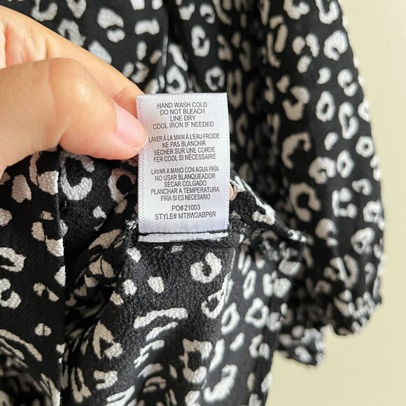 Bobeau Black & White Leopard Print‎ V Neck Wrap Blouse w/ Button Top Womens Sz M - Picture 5 of 6
